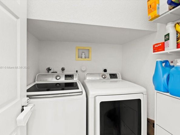 4086 NW 92nd Ave, Sunrise FL 33351