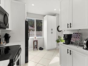 4086 NW 92nd Ave, Sunrise FL 33351