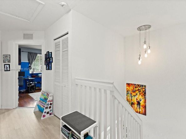 4086 NW 92nd Ave, Sunrise FL 33351