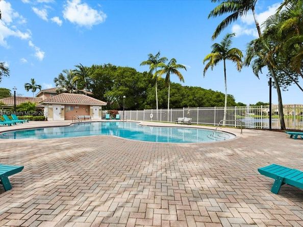 4086 NW 92nd Ave, Sunrise FL 33351