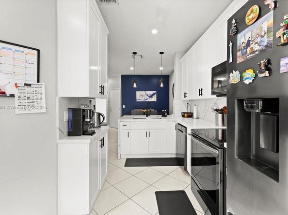 4086 NW 92nd Ave, Sunrise FL 33351