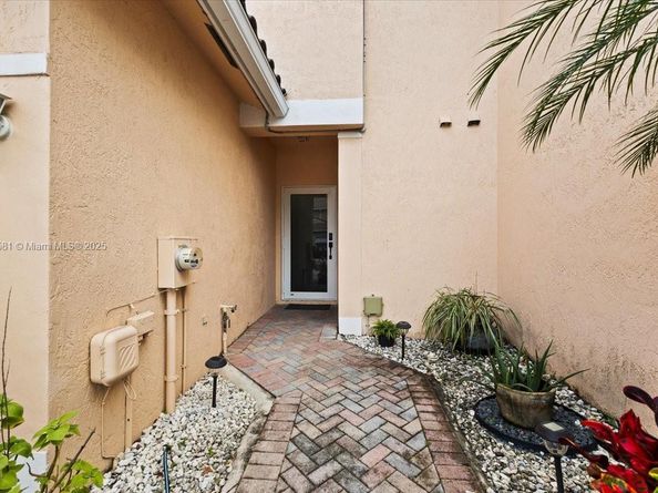 4086 NW 92nd Ave, Sunrise FL 33351