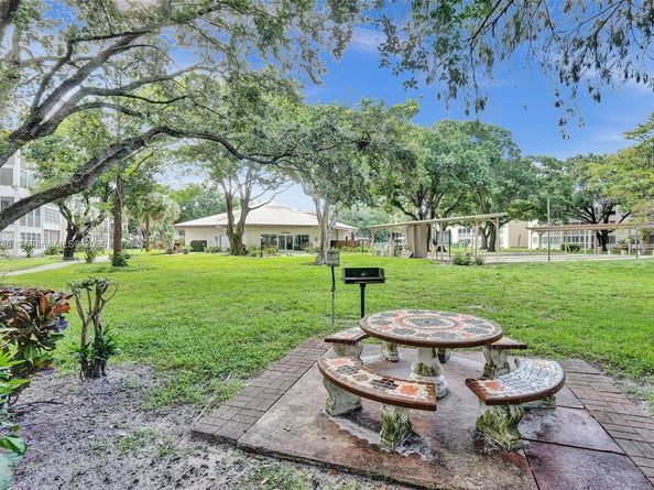 2649 NW 48th Ter 334, Lauderdale Lakes FL 33313