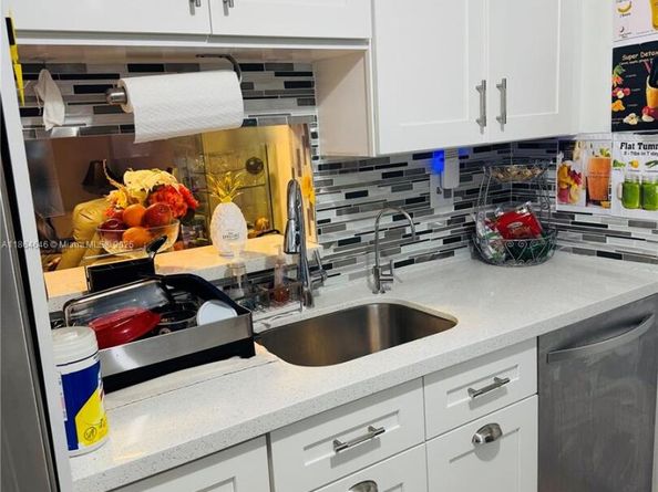2649 NW 48th Ter 334, Lauderdale Lakes FL 33313