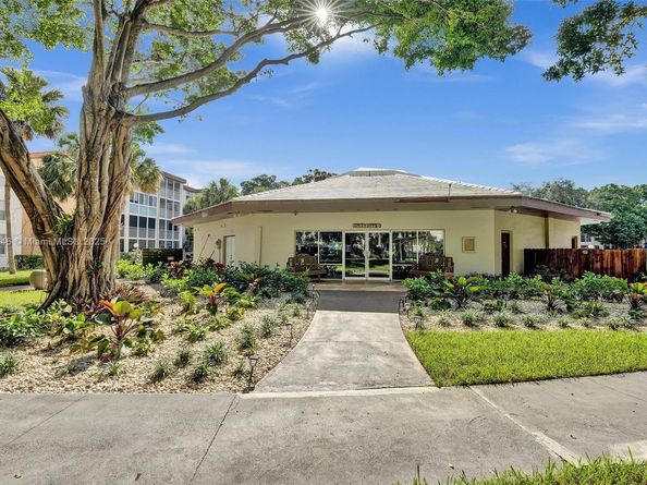 2649 NW 48th Ter 334, Lauderdale Lakes FL 33313