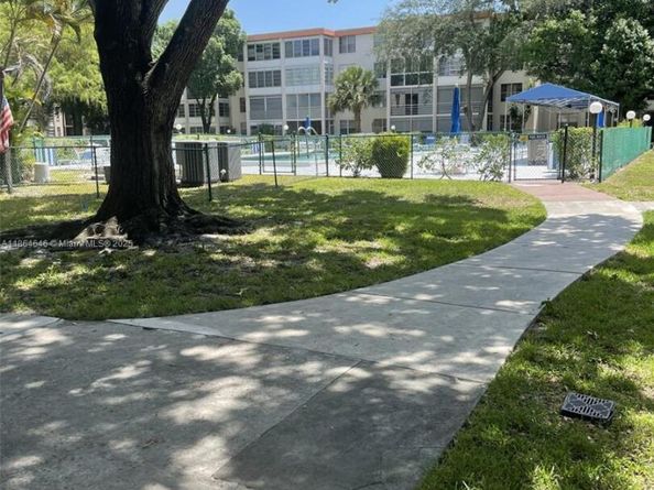 2649 NW 48th Ter 334, Lauderdale Lakes FL 33313