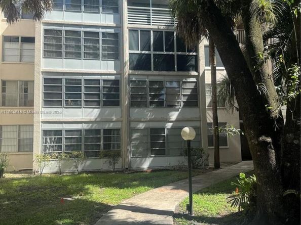 2649 NW 48th Ter 334, Lauderdale Lakes FL 33313