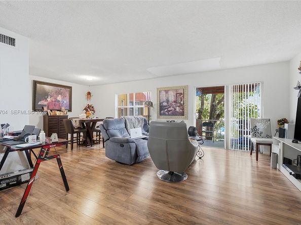 17901 NW 68th Ave R206, Hialeah FL 33015