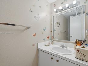 17901 NW 68th Ave R206, Hialeah FL 33015