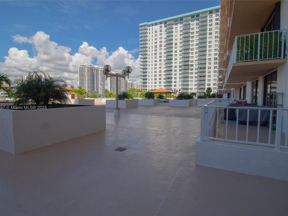 290 174th St 1902, Sunny Isles Beach FL 33160