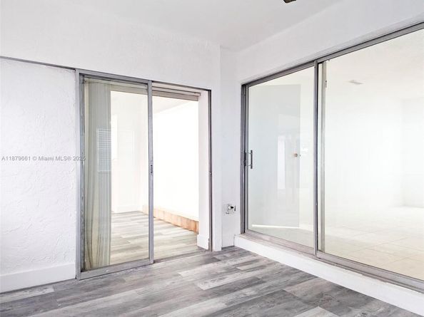 1190 NW 92nd Ave, Pembroke Pines FL 33024