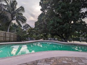 1190 NW 92nd Ave, Pembroke Pines FL 33024