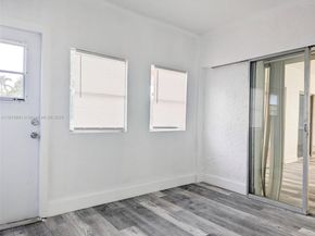 1190 NW 92nd Ave, Pembroke Pines FL 33024