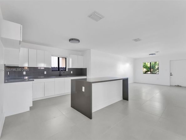 5821 NW 30th Ave, Miami FL 33142