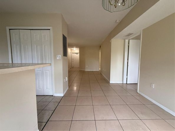 945 NE 34th Ave 104, Homestead FL 33033