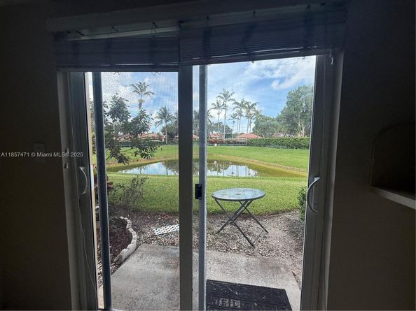 945 NE 34th Ave 104, Homestead FL 33033