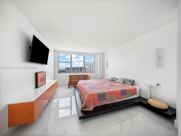 3180 S Ocean Dr 1101, Hallandale Beach FL 33009