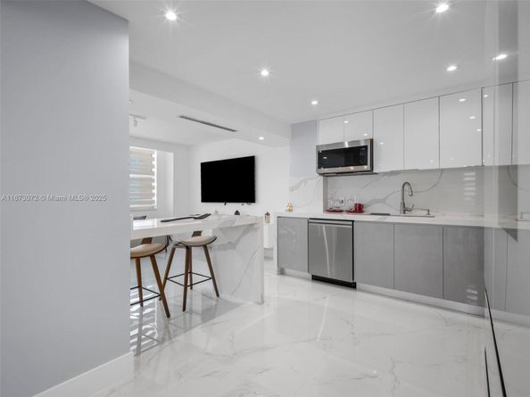 3180 S Ocean Dr 1101, Hallandale Beach FL 33009