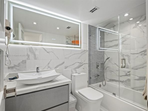 3180 S Ocean Dr 1101, Hallandale Beach FL 33009