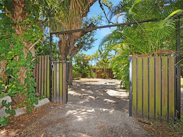 1125 SW 15th Ter, Fort Lauderdale FL 33312
