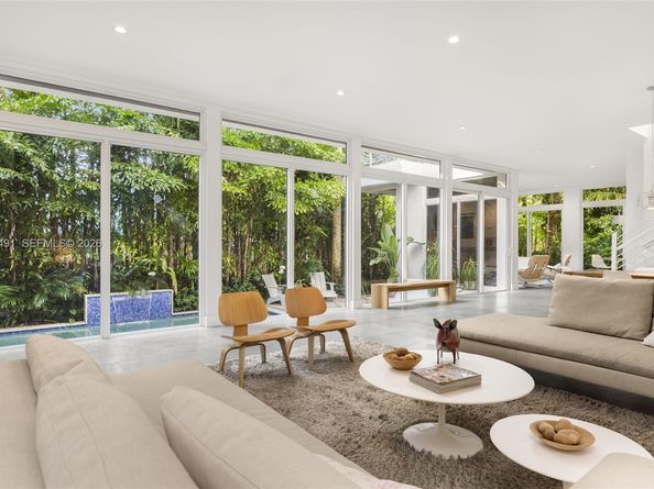 3655 Avocado Ave, Coconut Grove FL 33133