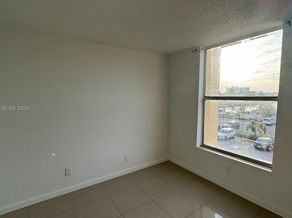 2020 NE 135th St 303, North Miami FL 33181