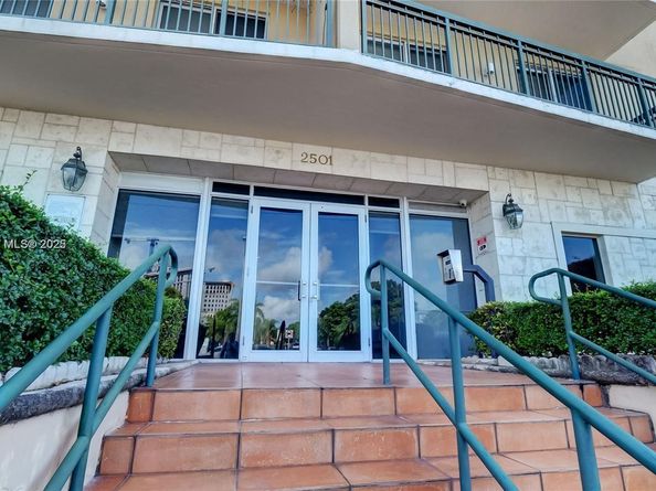 2501 Douglas Rd 601, Miami FL 33133