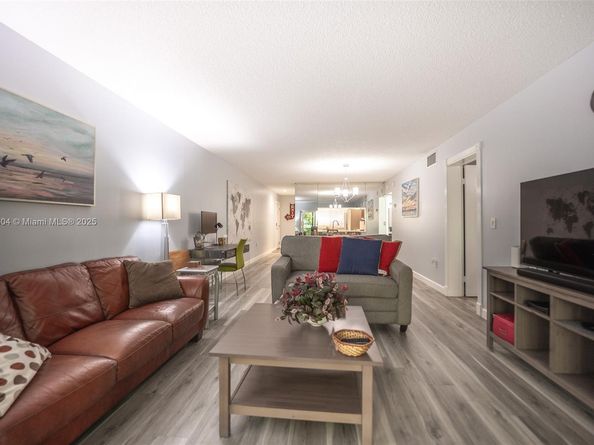 4000 Crystal Lake Dr 114, Deerfield Beach FL 33064