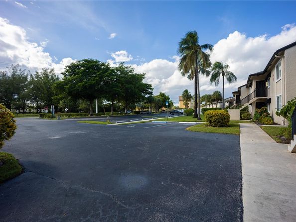 4000 Crystal Lake Dr 114, Deerfield Beach FL 33064