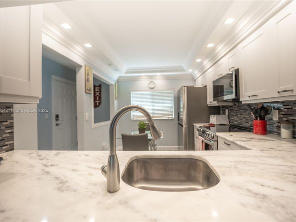 4000 Crystal Lake Dr 114, Deerfield Beach FL 33064