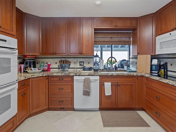 2330 Dover, Weston FL 33326