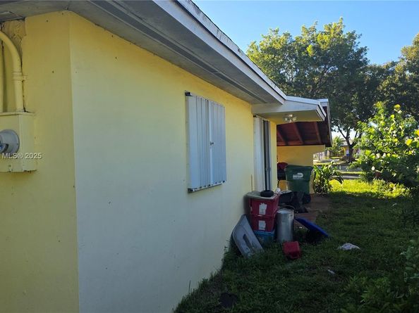 2915 NW 183rd St, Miami Gardens FL 33056