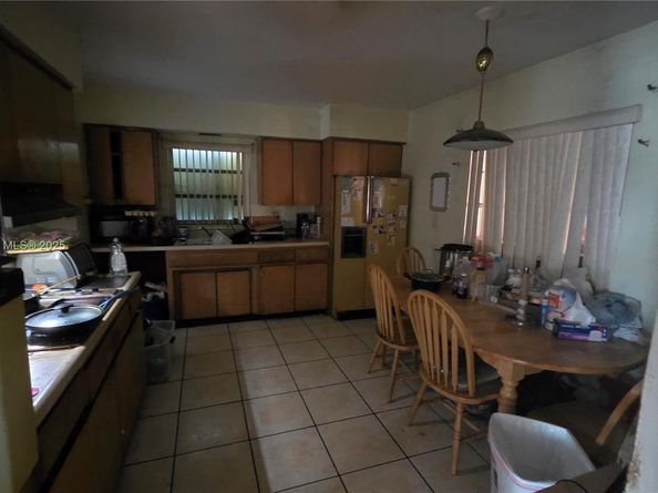 2915 NW 183rd St, Miami Gardens FL 33056