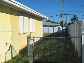 2915 NW 183rd St, Miami Gardens FL 33056