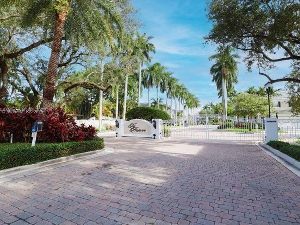 1307 SW 23rd Ct, Fort Lauderdale FL 33315