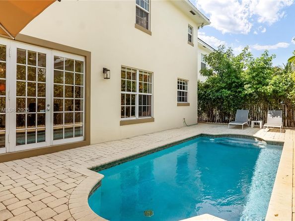 1307 SW 23rd Ct, Fort Lauderdale FL 33315