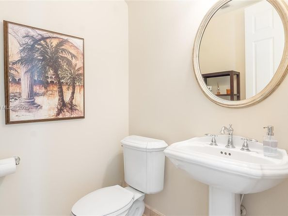 1307 SW 23rd Ct, Fort Lauderdale FL 33315