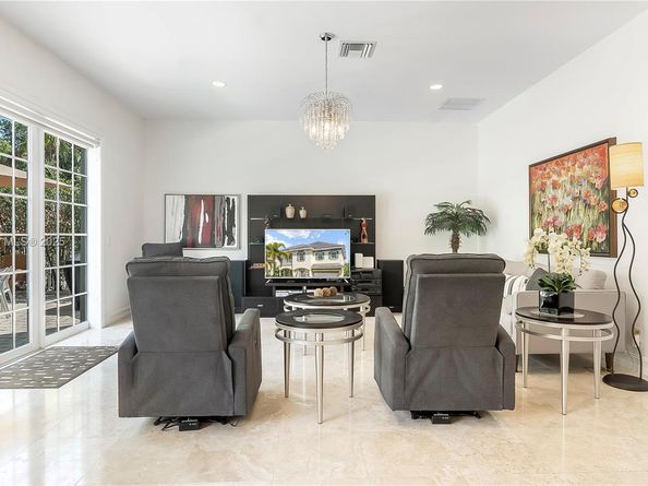 1307 SW 23rd Ct, Fort Lauderdale FL 33315