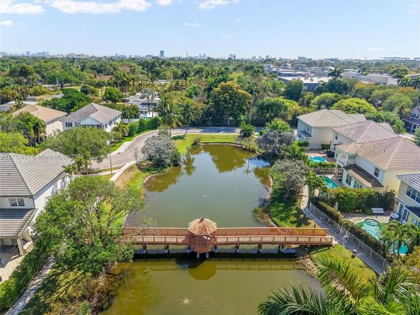 1307 SW 23rd Ct, Fort Lauderdale FL 33315