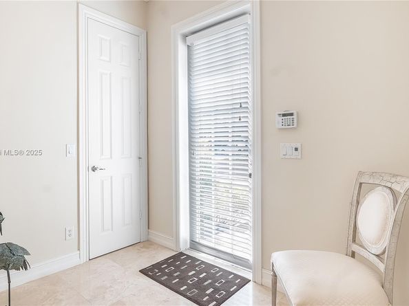 1307 SW 23rd Ct, Fort Lauderdale FL 33315