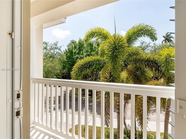 1307 SW 23rd Ct, Fort Lauderdale FL 33315