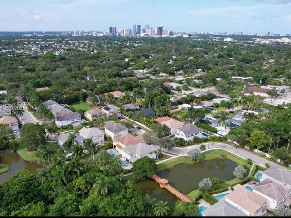 1307 SW 23rd Ct, Fort Lauderdale FL 33315