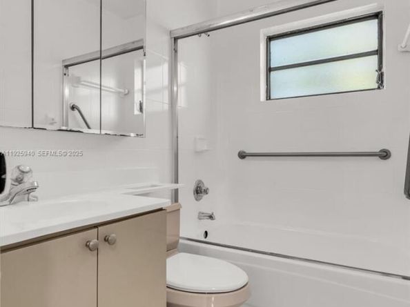 739 W 30th St, Hialeah FL 33012