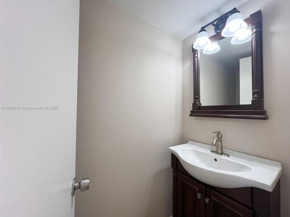 7401 NW 16th St 408, Plantation FL 33313