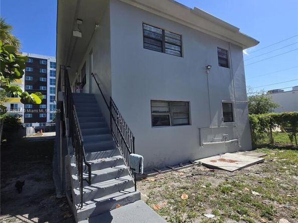 925 NW 69th St, Miami FL 33150