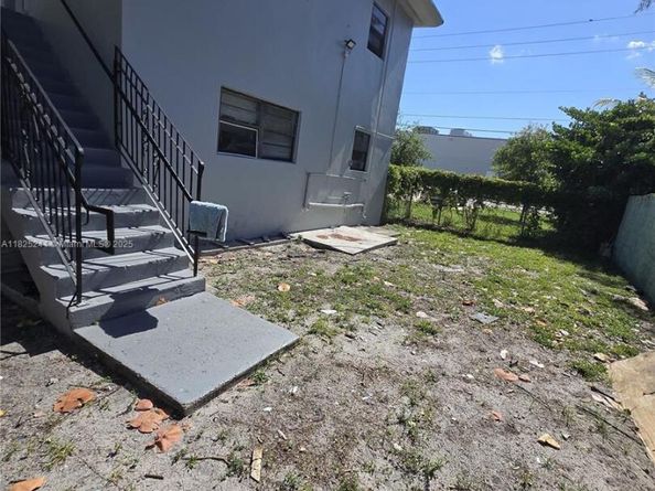 925 NW 69th St, Miami FL 33150