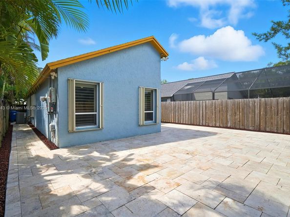 605 SW 15th St, Fort Lauderdale FL 33315