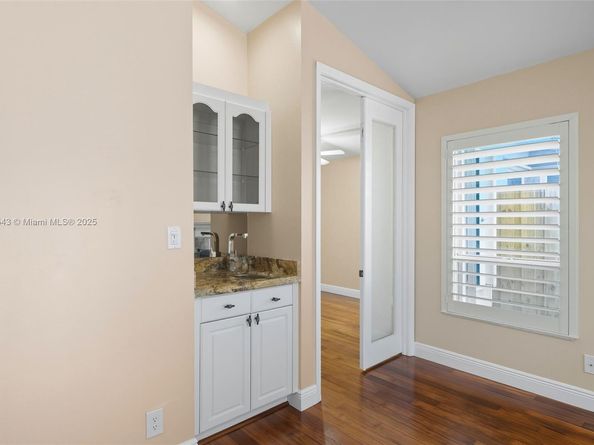 605 SW 15th St, Fort Lauderdale FL 33315