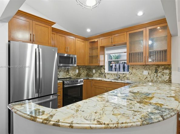 605 SW 15th St, Fort Lauderdale FL 33315