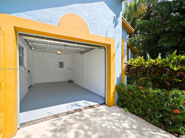 605 SW 15th St, Fort Lauderdale FL 33315